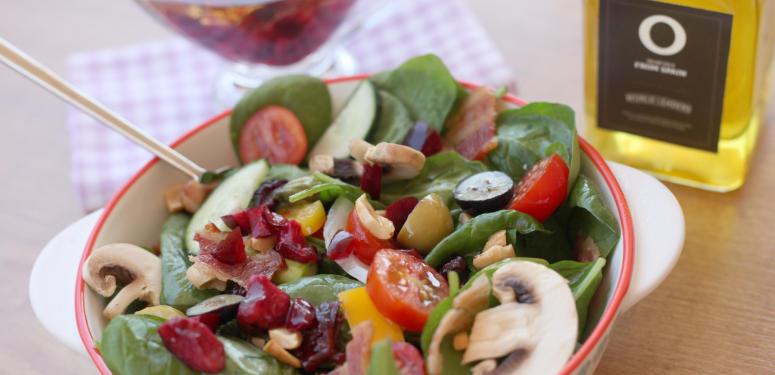 SALAT mal großgeschrieben – ein Klassiker mit fruchtiger Kirschvinaigrette