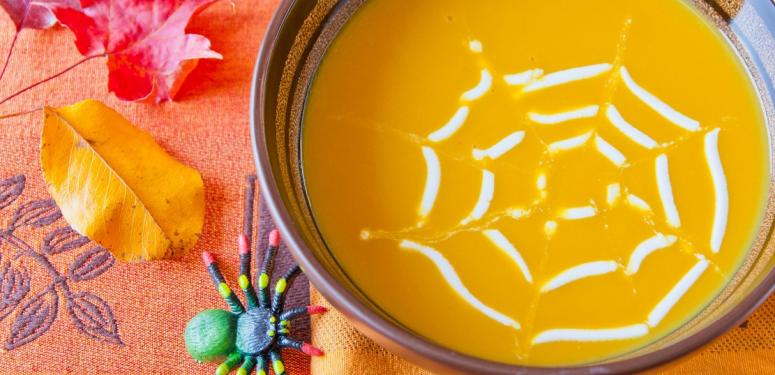 Spezielle Kürbissuppe für Halloween